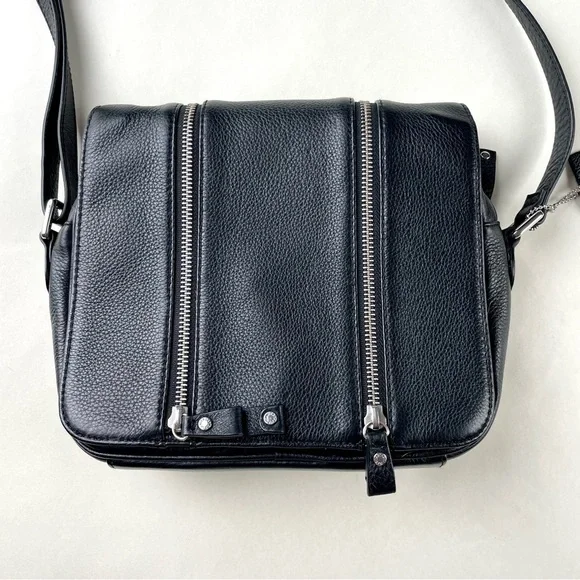 Elegant Black Crossbody Bag Danier Leather - Picture 2 of 6